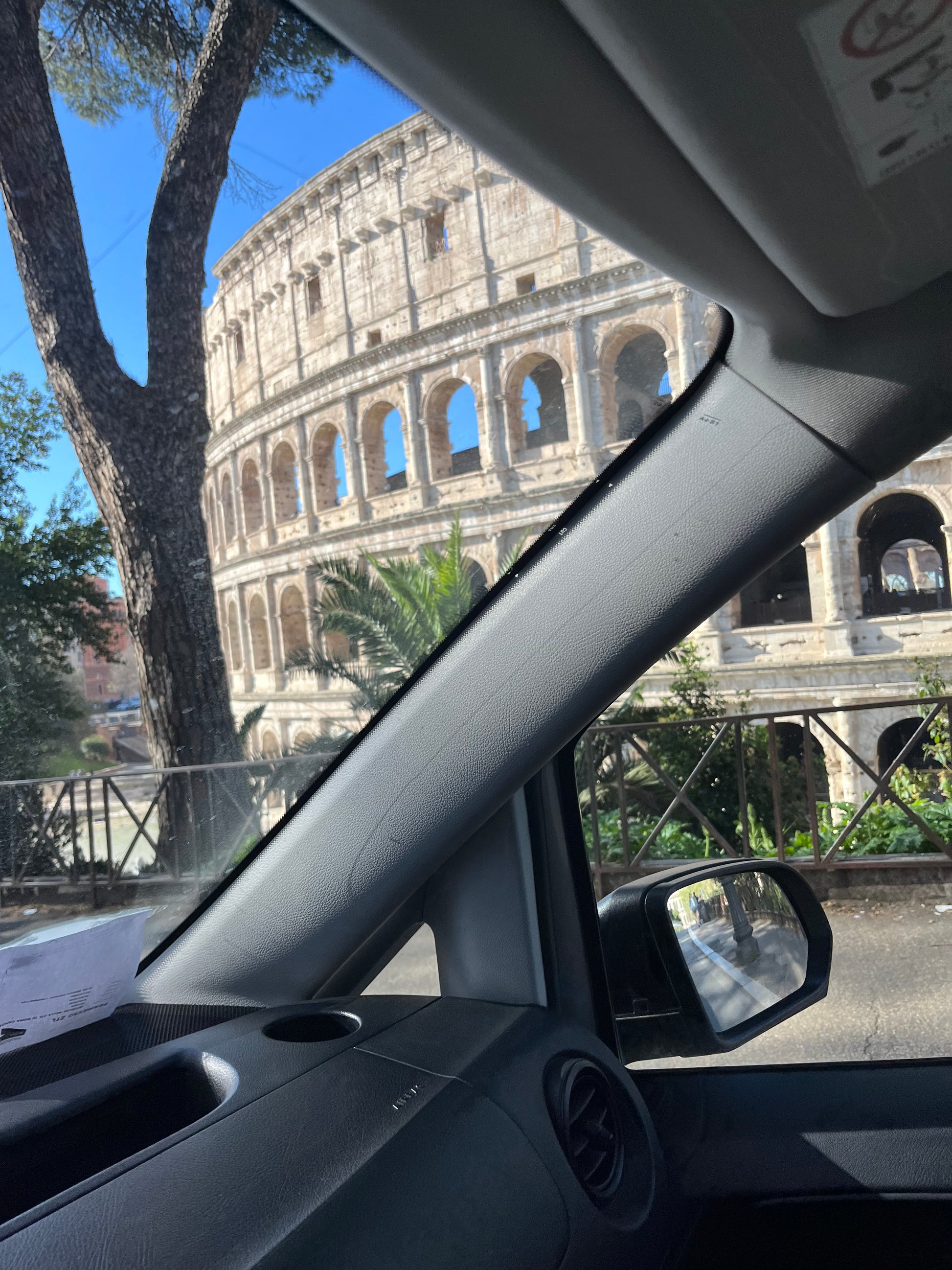 Colosseo by car